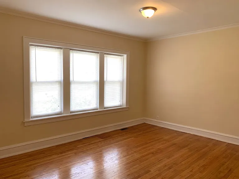 4029 N Monticello Ave — Photo 4