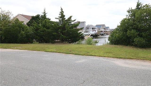 2nd image of 868 E Playhouse Dr