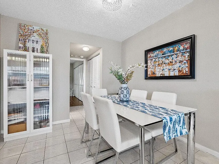 181 Tilford #I — Photo 9