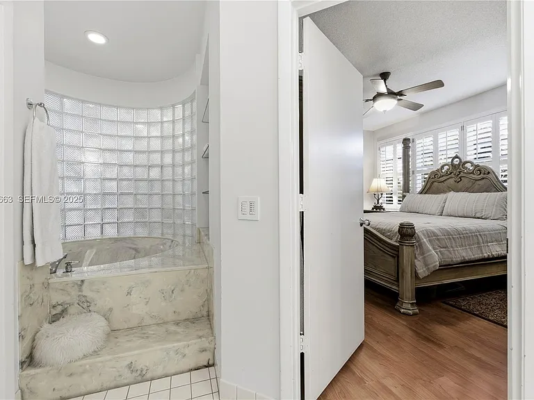 2607 Holy Cross Ln — Photo 23