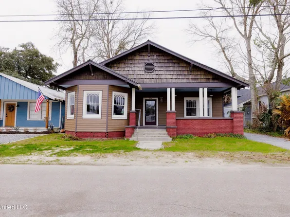 254 Sycamore St, Bay Saint Louis, MS 39520