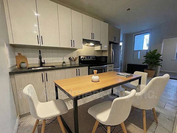 5th image of 44 Victoria Ave S Unit 103