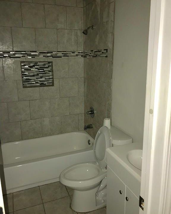 1st image of 1404 Bernard St