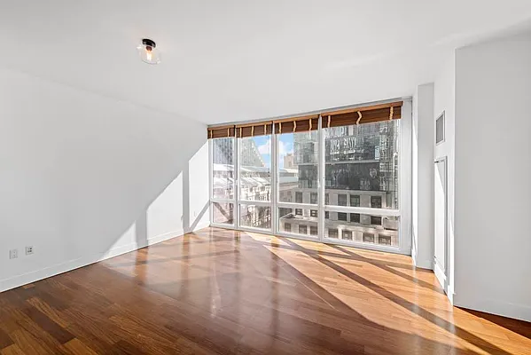 Sold by Manhattan Spaces | media 4