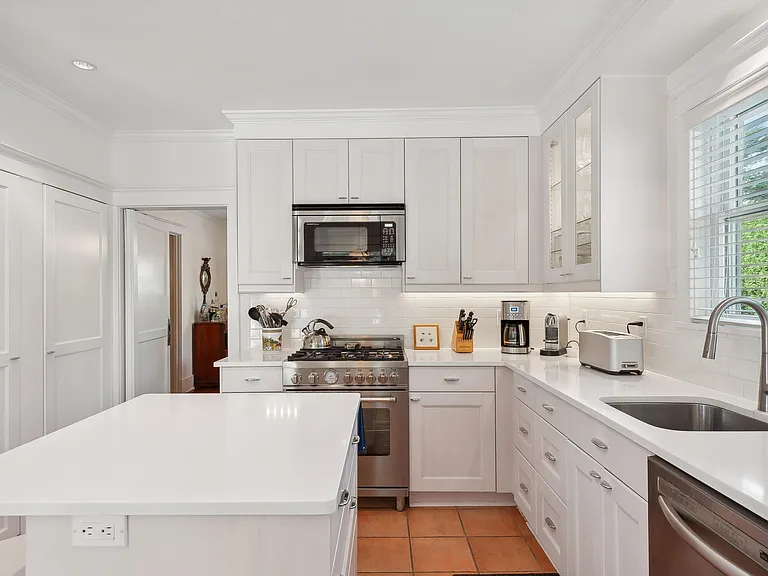 24 Jennings Ave — Photo 15