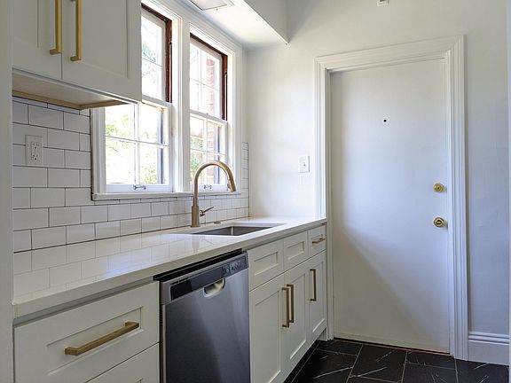 3rd image of 3865 Saint Johns Ave APT 3