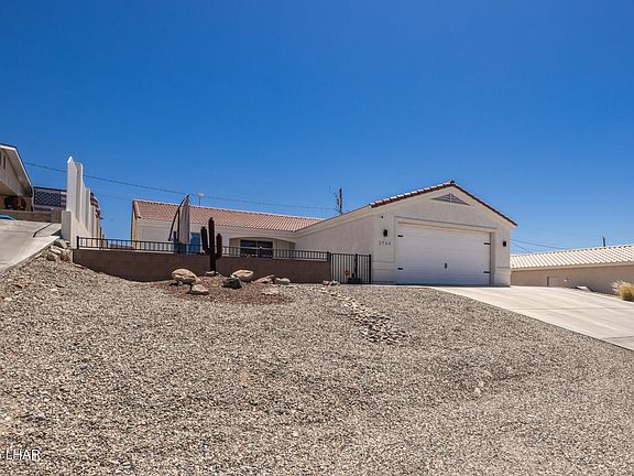 3rd image of 2764 Daytona Ave