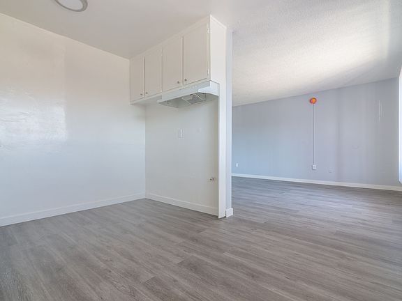 4th image of 634 W 92nd St #12