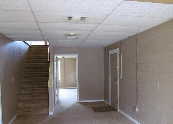 3rd image of 905 N Castlehills Dr