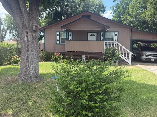 213 N 2nd St, La Porte, TX 77571