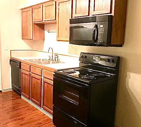 4th image of 1909 E Orange Dr #1909