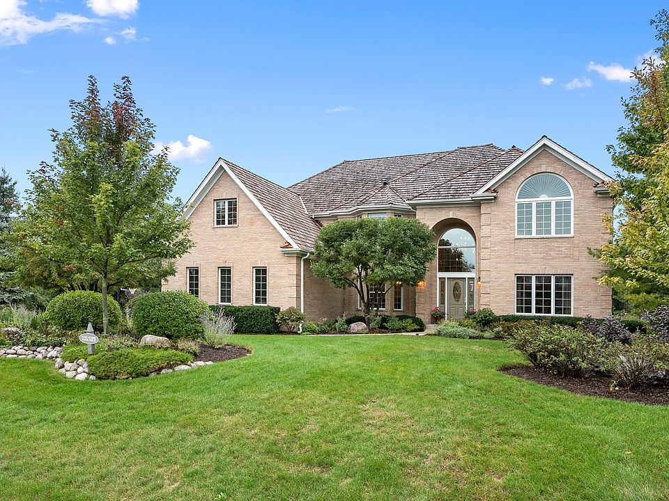 1st image of 6 Piermont Dr