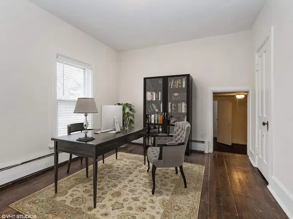 209 W Main St, Barrington, IL 60010