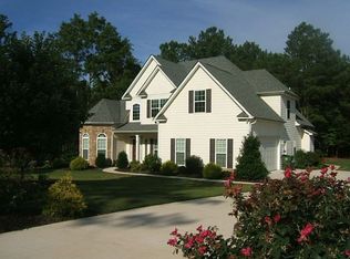 211 Beaconsfield Dr, Sharpsburg, GA 30277