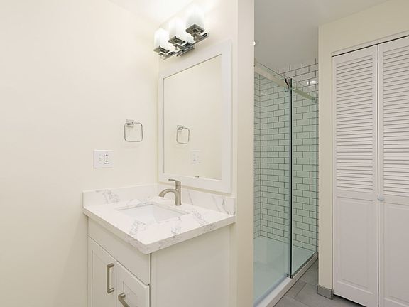 4th image of 1020 5th Ave N #31