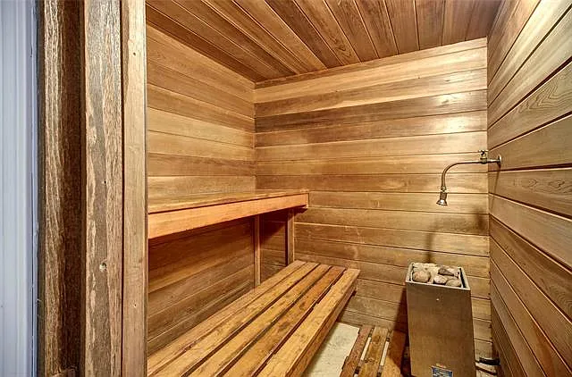 3918 Harding Rd — Photo 42