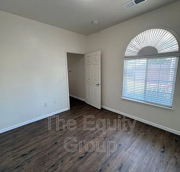 1317 S Crowe St #A — Photo 13