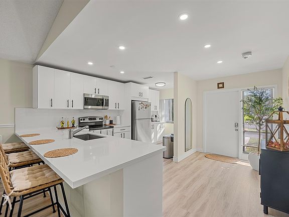 2nd image of 3915 Arelia Drive