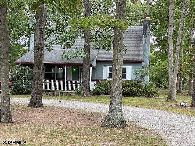 1st image of 305 E Arbutus Ave