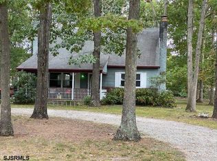 305 E Arbutus Ave, Absecon, NJ 08205