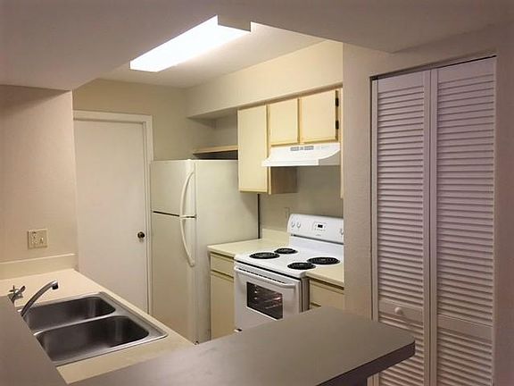 4th image of 3016 Parkway Blvd APT 211