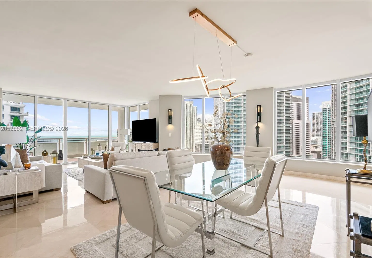 Carbonell Condo — Photo 4