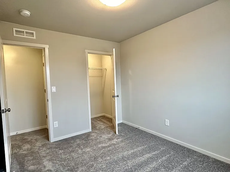 602 Pickering Ln — Photo 7