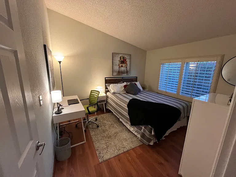 Elizabeth Dr — Photo 15