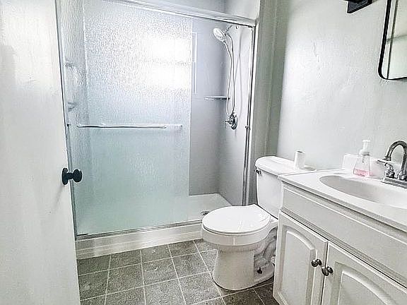 3rd image of 119 Greenfield Blvd