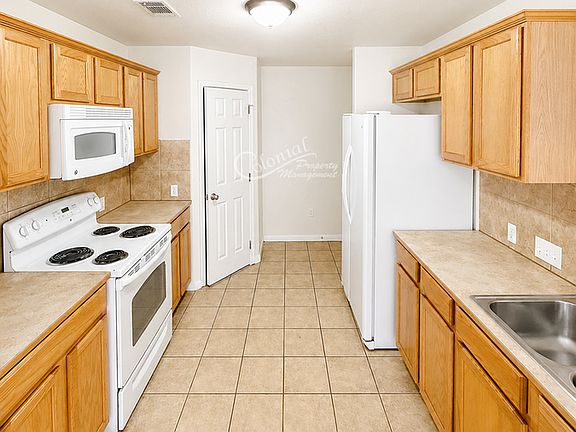 5th image of 3110 Baldwin Loop #A