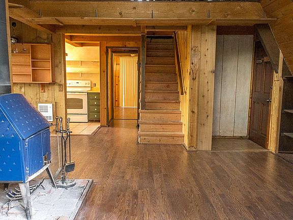 5th image of 53261 Hillsdale Dr