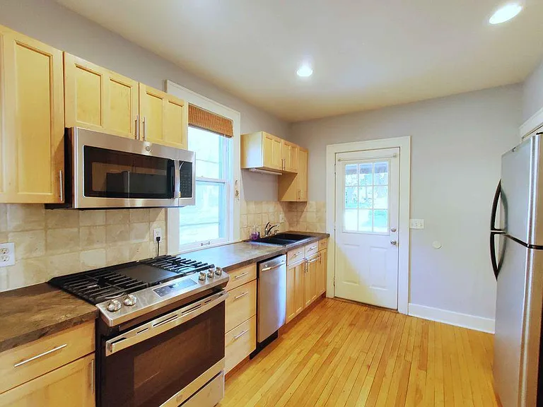 334 Albert St S — Photo 6
