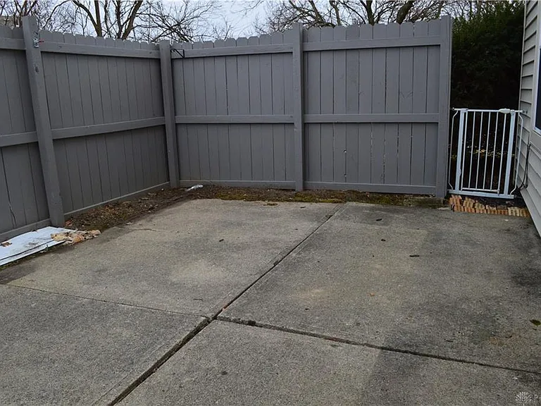 1215 Robbins Run Ct — Photo 8