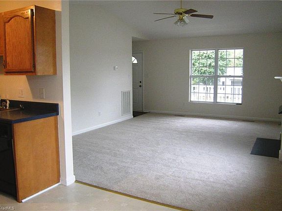 4th image of 115 Camillabrook Ct