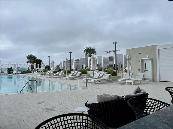 5th image of 300 Biscayne Boulevard Way #1006