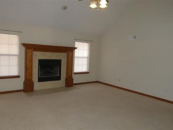 5th image of 1637 NE 35th St