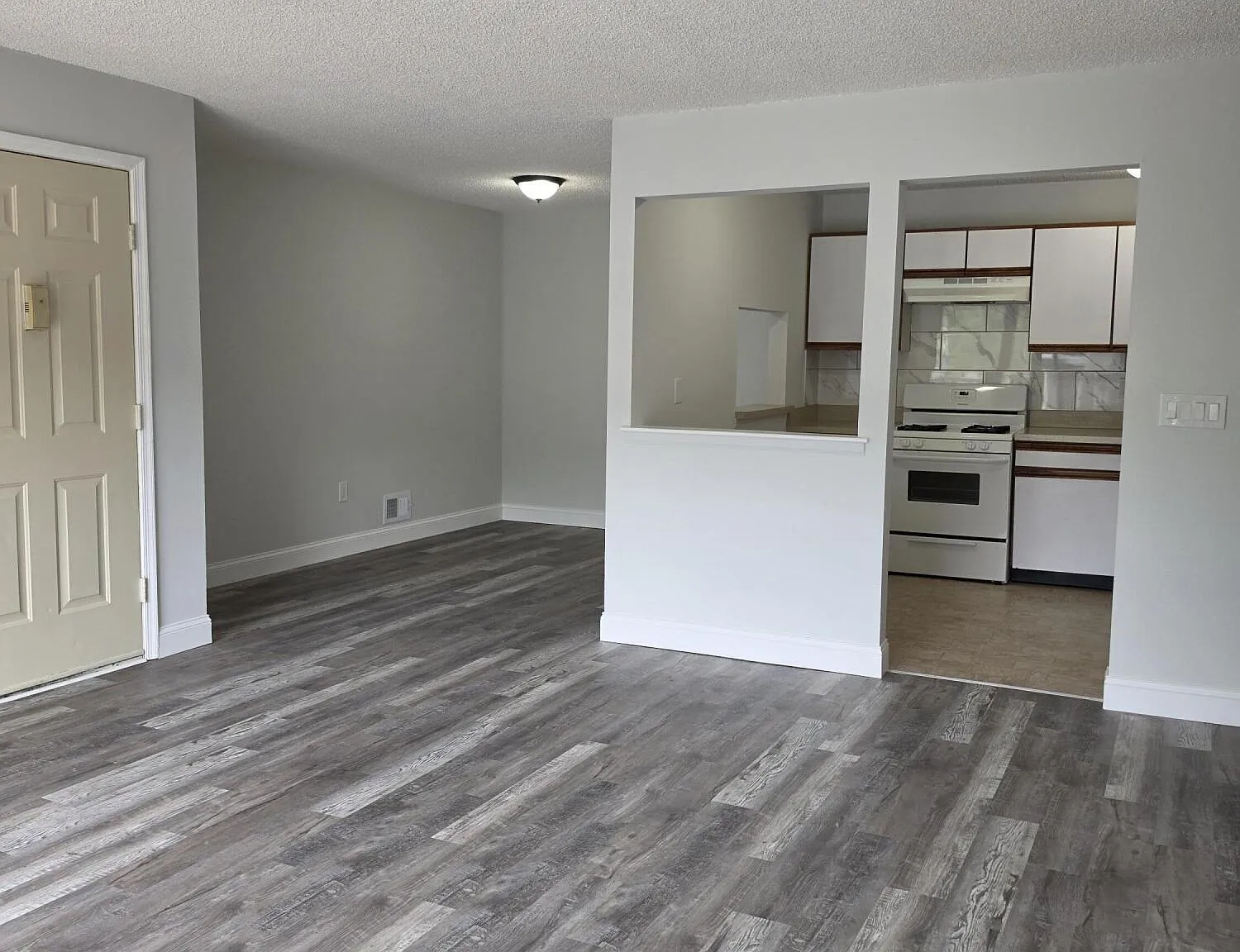 2 bed, 1110 sqft, $1,800 — Photo 2