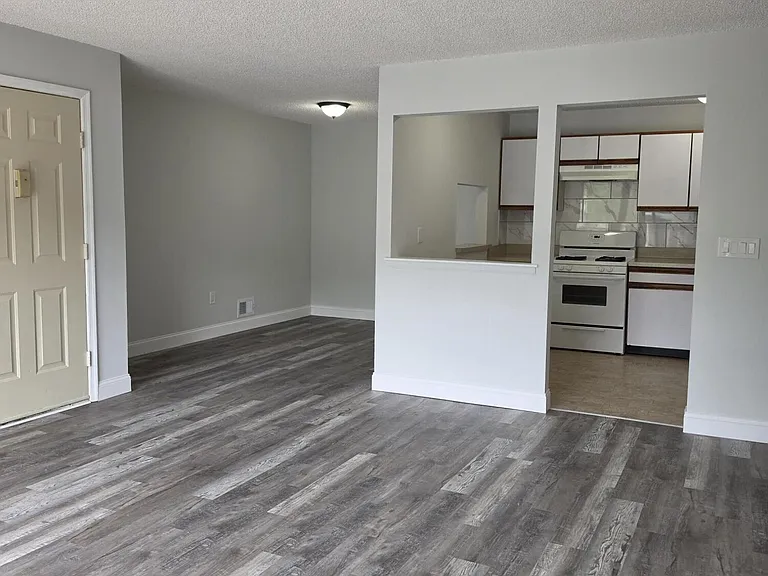 26 Colonial Ct — Photo 2