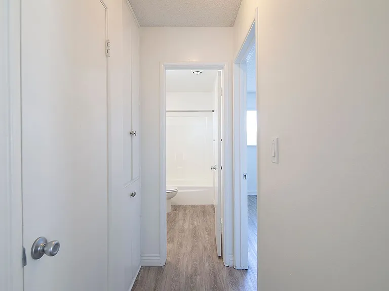 Twin Oaks Apartments — Photo 4