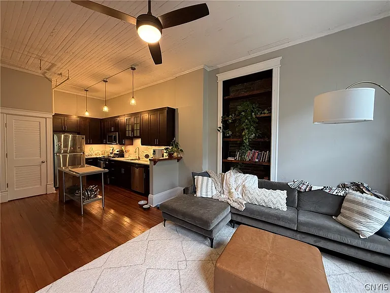 205 E Jefferson St #2B — Photo 6