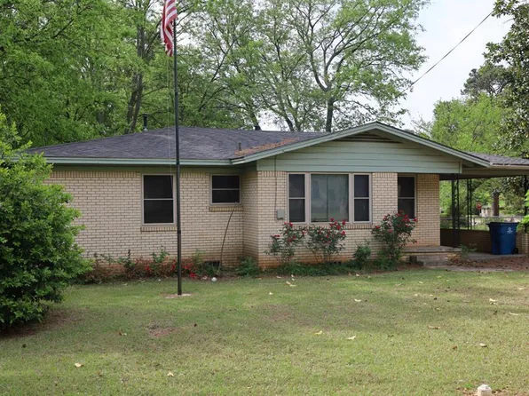 1221 Webb St, Daingerfield, TX 75638