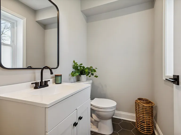 933 Henry Ave — Photo 20