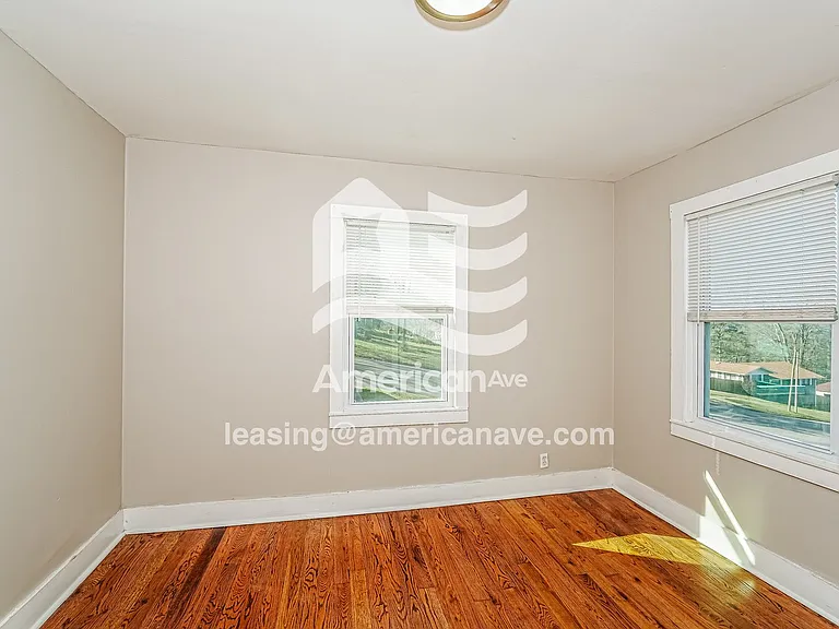 1003555_005_dining_room_5.jpg
