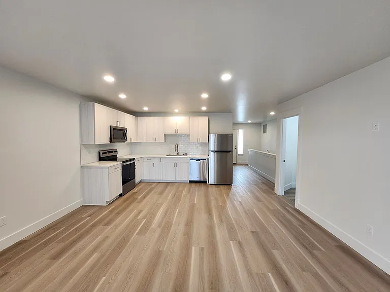 859 Duke Ln — Photo 3