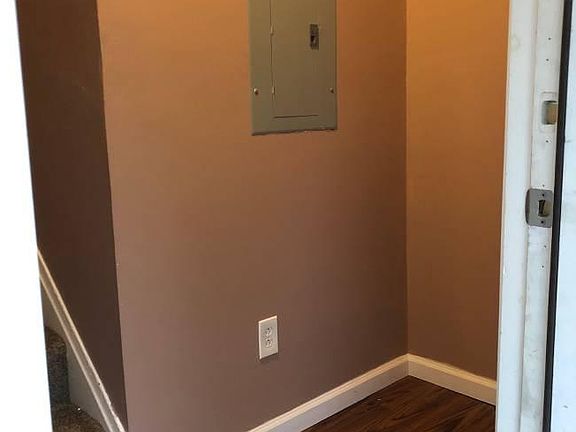 2nd image of 749 Sidney St #B
