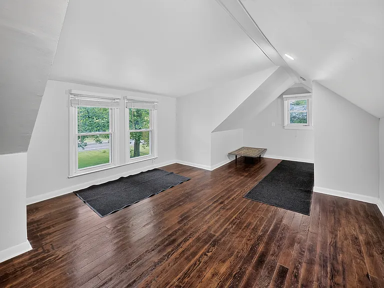 388 E South Blvd — Photo 15