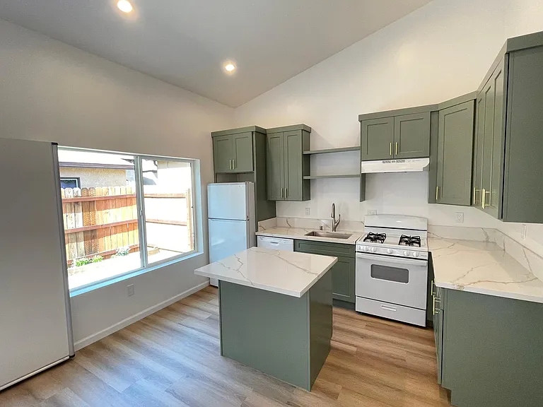 8045 Norwich Ave — Photo 7