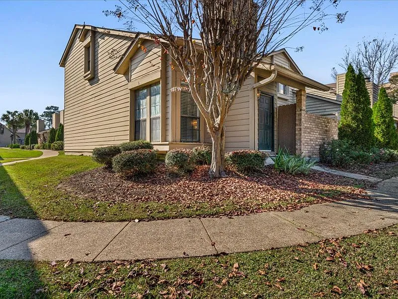 Building Photo - 200 Parma Dr #E6