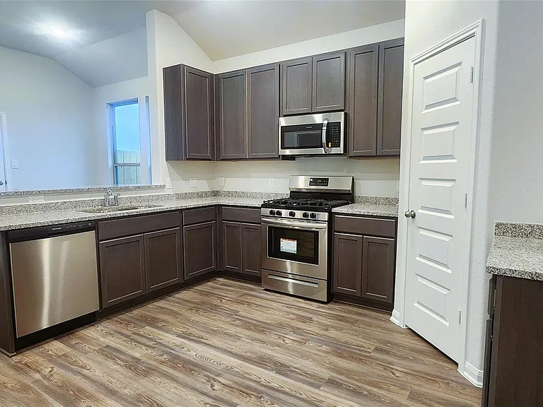207 Tejas Village Pkwy — Photo 5