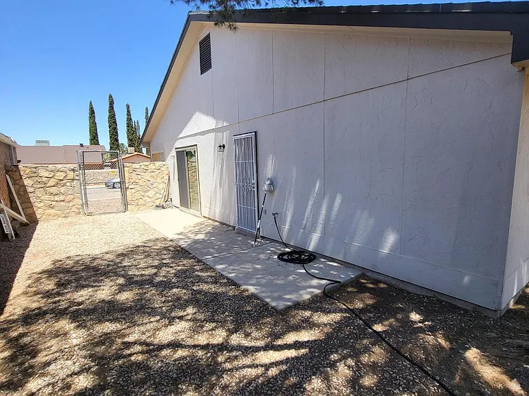 1802 Frank Sinatra Pl — Photo 31